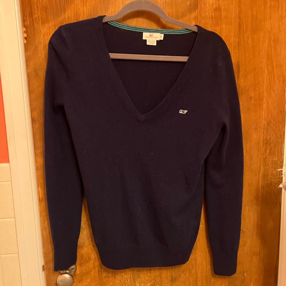 Vineyard Vines size Medium Vneck sweater